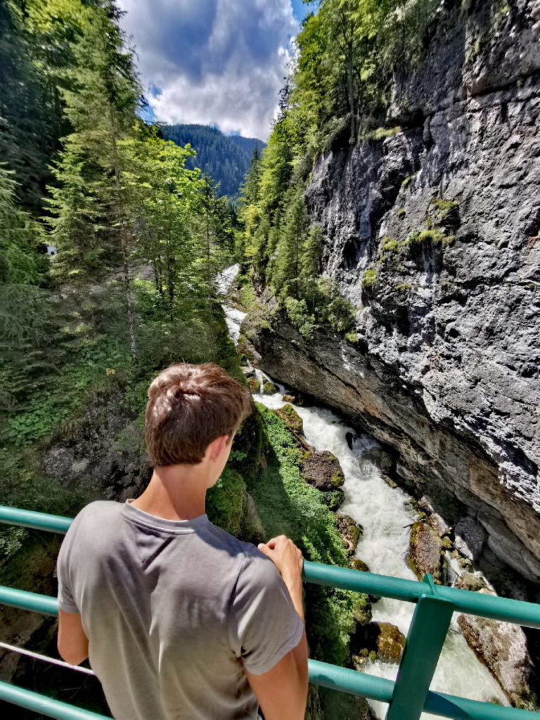 Eine der schönen Wasserfälle in Hallstatt auf unserer Echerntal Wanderung